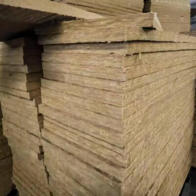 Buen precio Paneles aislantes de lana de roca de 600 mm de ancho con clasificación A1 no combustible y coeficiente de absorción acústica 0,85 en línea